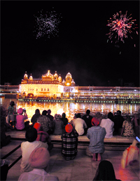 A view of fireworks held on the occasion of the 409th anniversary of the installation of Sri Guru Granth Sahib at Golden Temple in Amritsar on Sunday.