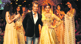 VIKARM pHADNIS WITH THE SHOwSTOPPER kARISMA