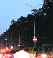 Faulty streetlights in Amritsar.