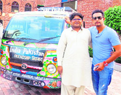 Pak artist Haider Ali (left) along with singer Geeta Zaildar at the Wagah border. 