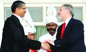 Lt. Governor of Delhi Najeeb Jung administers the oath of office to Justice Nuthalapati Venkata Ramana as Chief Justice of the Delhi High Court at Raj Niwas in New Delhi on Monday