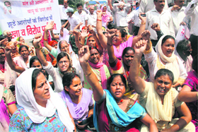  Supporters of Asaram Bapu hold a demonstration against his arrest at Clock Tower in Dehradun on Monday. 