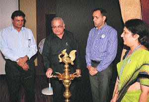 KU Registrar Dr KC Ralhan (second from left), inaugurates the first alumni meet organised by the KU Economics Department along with the Chairperson of the department, Dr Neera Verma (extreme right). 