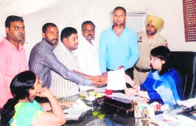 Members of Dr Ambedkar Naujawan Sabha hand over a memorandum to the ADC in Ludhiana on Monday