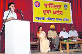 Prof PS Romana addresses students and faculty members at a function to celebrate the Teacher's Day at Government Rajindra College