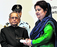 Mohammad Yaqub and Waheeda Chowdhary with President Pranab Mukherjee during the awards ceremony at Vigyan Bhawan in New Delhi on Thursday