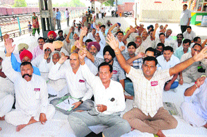 Members of the Uttar Railway Mazdoor Union hold a protest at the railway station in Bathinda on Friday.