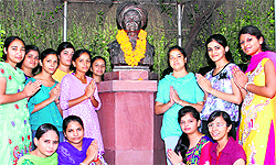 Students of KMV College garland the bust of Dr Sarvpalli Radhakrishnan on the occasion of Teachers Day in Jalandhar