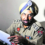 Commissioner of Police PS Gill gives details of the extortion bid in Ludhiana