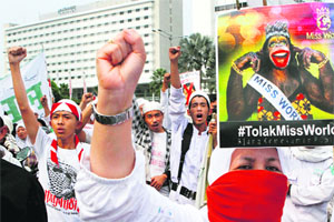 A Muslim woman chants slogans during a protest demanding cancellation of the Miss World pageant that will be held in Bali later this month, in Jakarta on Friday. 