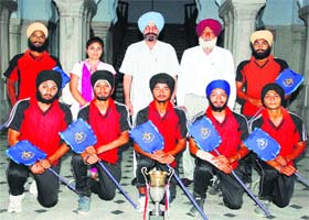 The winning team of Khalsa College, Amritsar