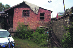 An old dilapidated building at Batote. A Tribune photograph