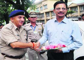 DGP Sanjay Kumar being welcomed by the Kangra SP on his arrival at Dharamsala on Thursday