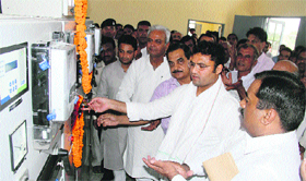 MP Ashok Tanwar and CPS Prahlad Singh Gillankhera inaugurate a new transformer purchased from Gujarat to provide 14 hours per day electricity to dhanis in Fatehabad.