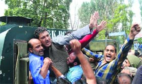 Police detains employee leaders in Srinagar on Monday