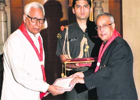 President Pranab Mukherjee honours J&K Governor NN Vohra with the Silver Elephant Award in New Delhi on Monday
