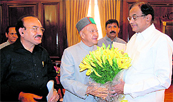 Chief Minister Virbhadra Singh, along with Revenue Minister Kaul Singh and Industries Minister Mukesh Agnihotri, calls on Finance Minister P Chidambaram in New Delhi on Tuesday