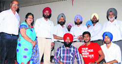 Vice-Chancellor, Guru Nanak Dev University, AS Brar (centre) honouring students and principal of Lyallpur Khalsa College, Jalandhar, after the MAKA Trophy win. a tribune photograph