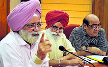 Dr Baldev Singh Dhillon, Vice-Chancellor, Punjab Agricultural University, addresses a press conference on the campus