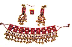 Jewellery crafted out of paper is light weight and pocket friendly. It is also strong and durable