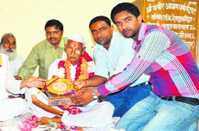 Social activist Murari Lal being felicitated in Haridwar on Saturday