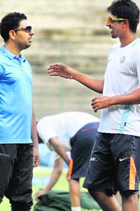 Rahul Sharma chats up Yuvi during nets