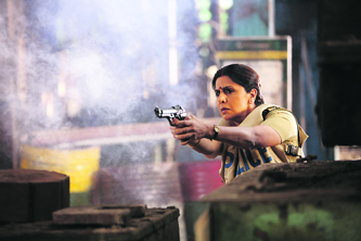 Cop act: Neetu Singh Kapoor in Besharam