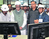 LK Advani during the dedication of the Hasdeo Thermal Power Expansion Project in Korba town on Monday. PTI