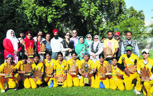 Womens cricket team of Anantnag district won the U-19 Inter-District Tournament organised by the Jammu and Kashmir Cricket Association at Government Women College in Srinagar on Monday. 