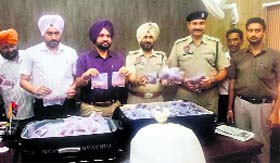 The SP (D), Khanna, along with other officials, shows the recovered intoxicants and drugs at Khanna.