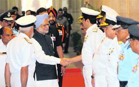 Prime Minister Manmohan Singh, along with Defence Minister AK Antony (left) and the three service chiefs, interacts with senior officers in New Delhi