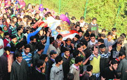 Mourners carry the body of a Hizbul Mujahideen militant killed in Tuesdays Bandipora encounter, in Pattan on Wednesday.