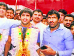 Bajrang with his mentor Yogeshwar Dutt. 