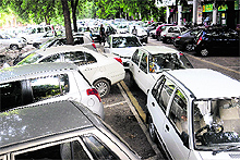 Vehicles parked haphazardly at Sector 17, Chandigarh