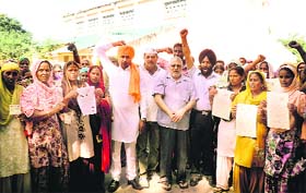 Safai Karamcharis hold a protest in Patiala on Thursday