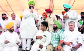 PPCC chief Partap Singh Bajwa, CLP leader Sunil Jakhar, Union Minister Manish Tewari and other Congress leaders in Mandi Ahmedgarh on Thursday