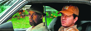 Denzel Washington and Mark Wahlberg in 2 Guns