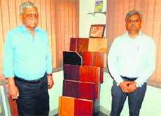 Pradeep Sehgal (right) from Amritsar and Farooq Ahmad Malik from Lahore. 