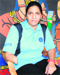 Veenu Arora talks to mediapersons in Amritsar. 
