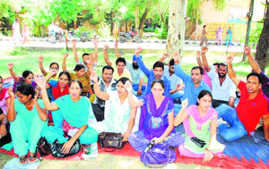 Members of the NRHM Employees Union raising slogans against the state government in Bathinda on Saturday. 