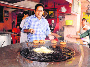 Joginderpal Singh fries tikkis which are a hot favourite at the Bhagwandas Chaat Corner in Bathinda. 