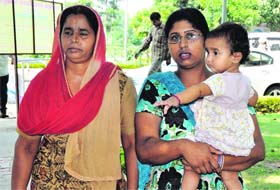 Hardeep Kaur (right) with her mother