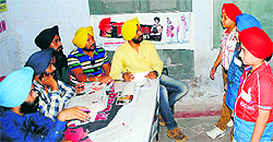 Participants audition for the Mr Turban-2013 contest in Amritsar on Sunday