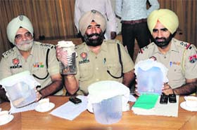 SP (D) Amarjit Singh showing the weapons recovered from the accused in Bathinda