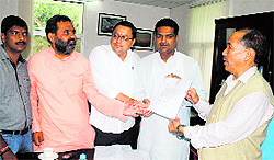 A delegation of BJP legislators submit a memorandum to Chief Secretary Subhash Kumar in Dehradun on Sunday