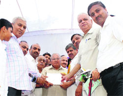 Office-bearers of a social organisation submits a memorandum to the Health Minister, Madan Mohan Mittal, in Mandi Ahmedgarh.