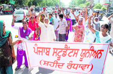 Members of Punjab Students Union (Shaheed Randhawa) along with their parents stage a protest near the bus stand in Bathinda on Monday. 
