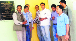 MGNREGA employees lock the Block Development Office in protest at Thatyur on Monday. A TRIBUNE PHOTOGRAPH