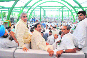 Senior INLD leaders Abhay Chautala and Ashok Arora at a rally organised on the occasion of Haryana Martyrs Day at Narnaul on Monday.