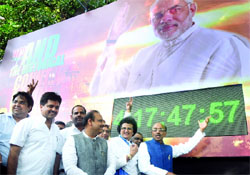 Delhi BJP president Vijay Goel unveils a timer at the state party office for the countdown of Modis rally at Japanese Park, Rohini, in New Delhi on Tuesday.